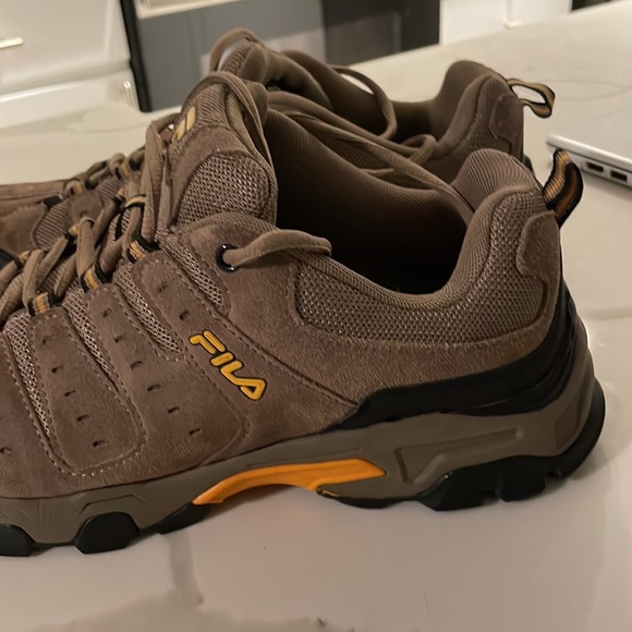 Fila hiking shoe men’s 10 1/2 like new brown suede rubber soles comfortable - Picture 5 of 6